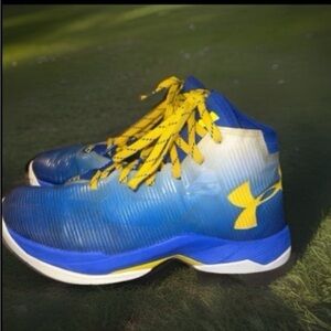 Under Armour Curry 2.5 Basketball Sneakers, Yourh size 7Y or Women’s size 8.5